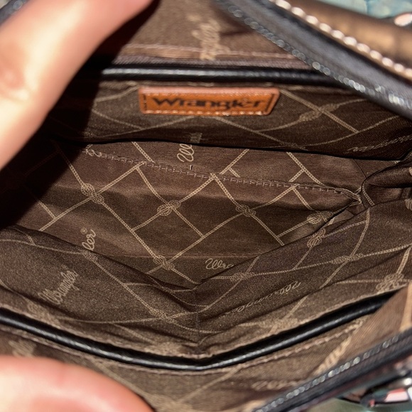 Wrangler Cow Print crossbody bag - Picture 2 of 3